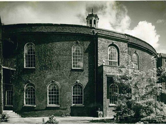 Curved wall of Bluecoat's central block from the quadrangle