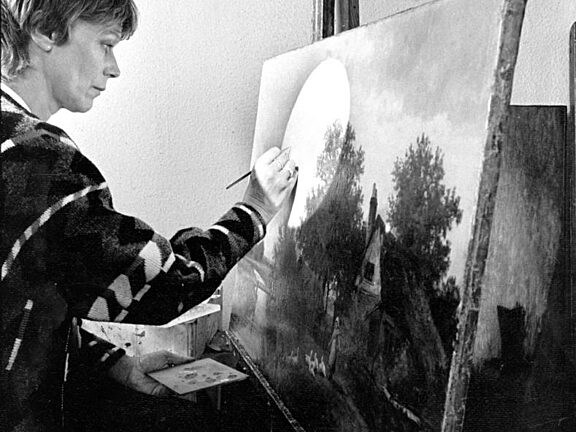 Studio artist Harriet Owen Hughes
