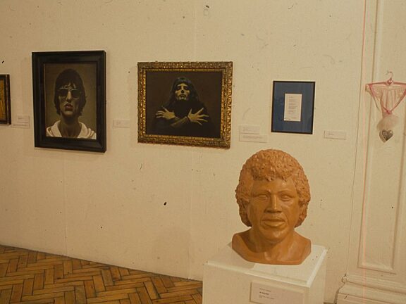 Lionel Richie sculpture by Richard Hughes in Glitter exhibition