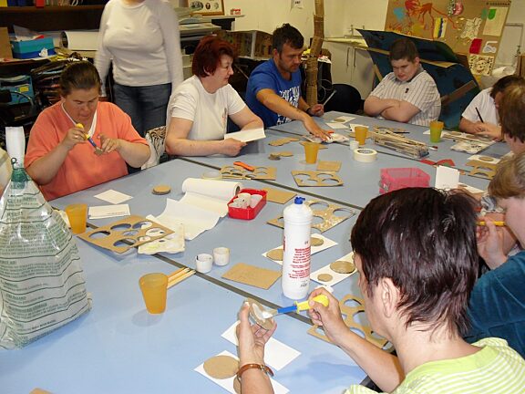 Blue Room artists explore The End of the Line: Attitudes in Drawing