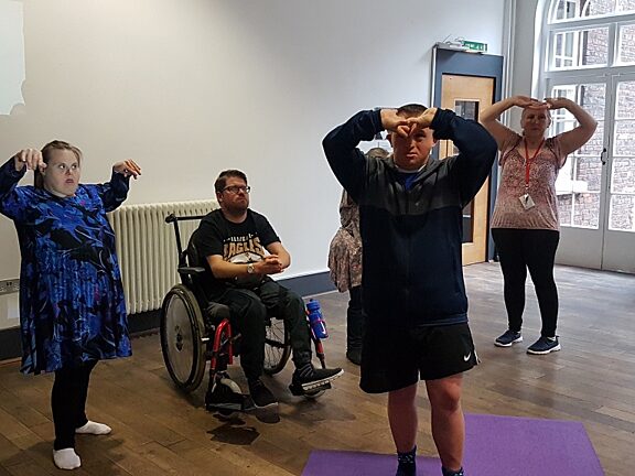 Blue Room explore Siobhan Davies Dance New Work: material / rearranged / to / be